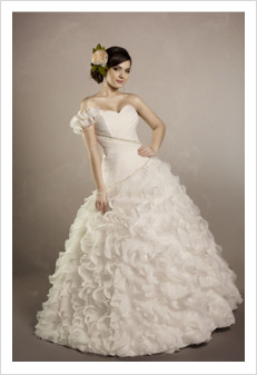 Suknia ślubna kolekcji imperial Model 3557 - oferta salonu sukien Aurelia w Niemodlinie