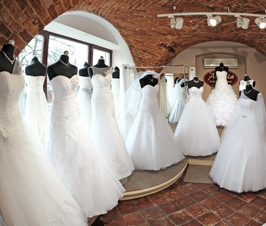 Salon sukien ślubnych Aurelia w Niemodlinie - 10